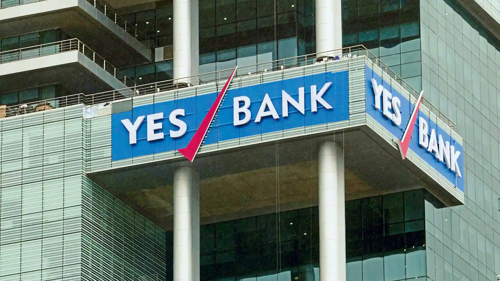 Supreme Court Puts on Hold Bombay High Court's Decision to Quash Yes Bank's Write-Off of AT1 Bonds